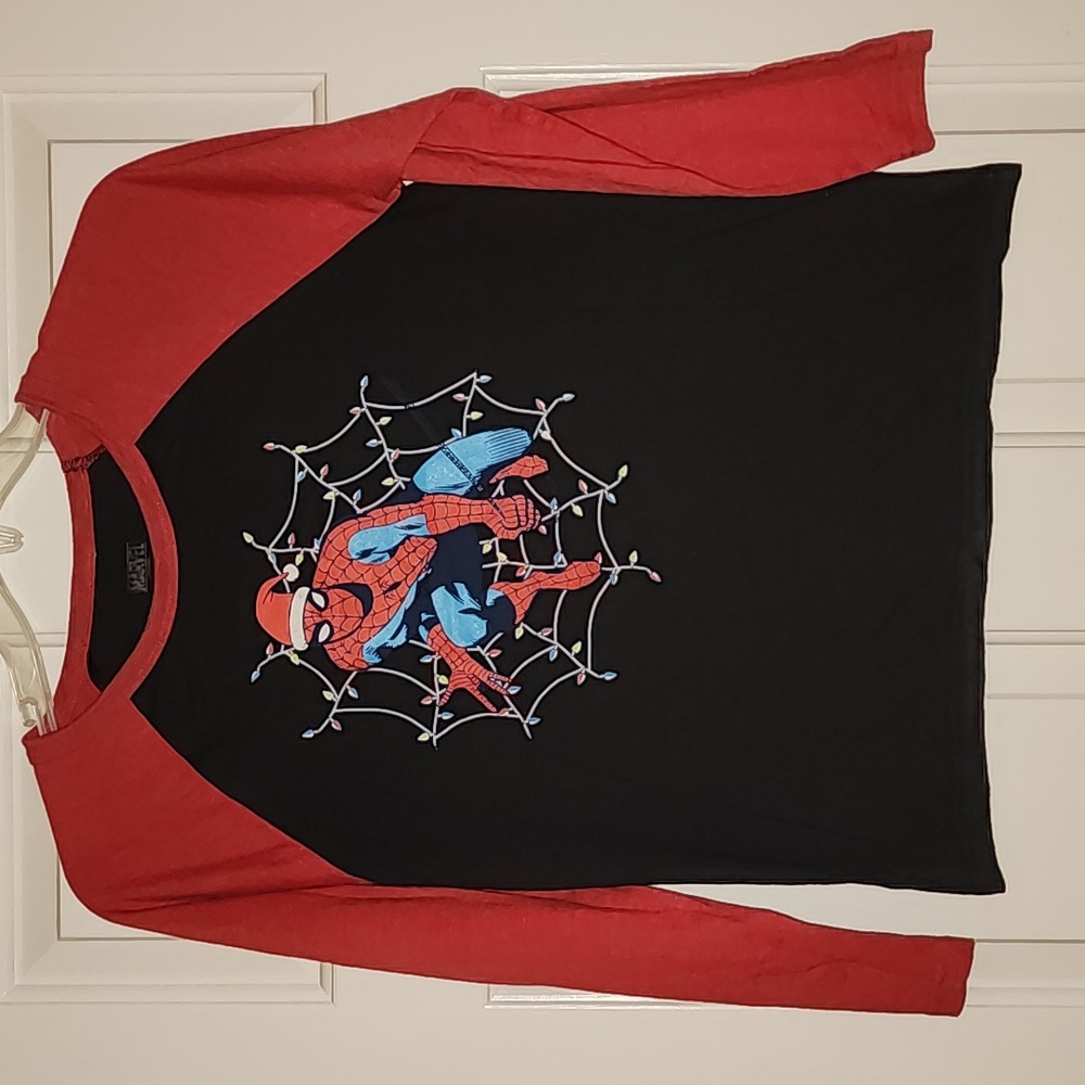 Spiderman Holiday raglan tee. Kids Large